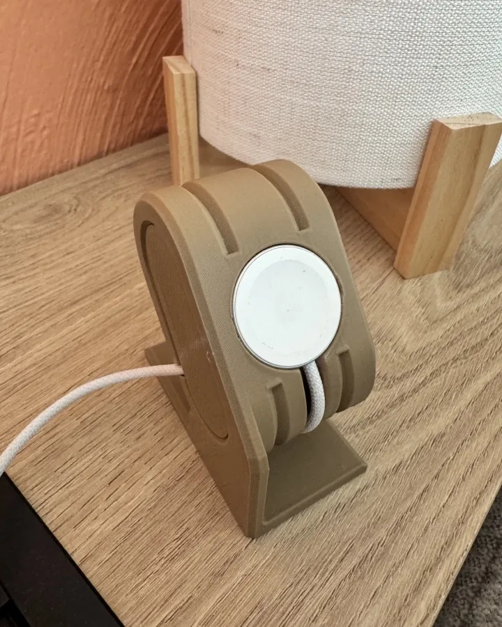 Support de charge pour Apple Watch dessiné sur mesure et imprimé en 3D dans notre atelier de Villeneuve-Loubet